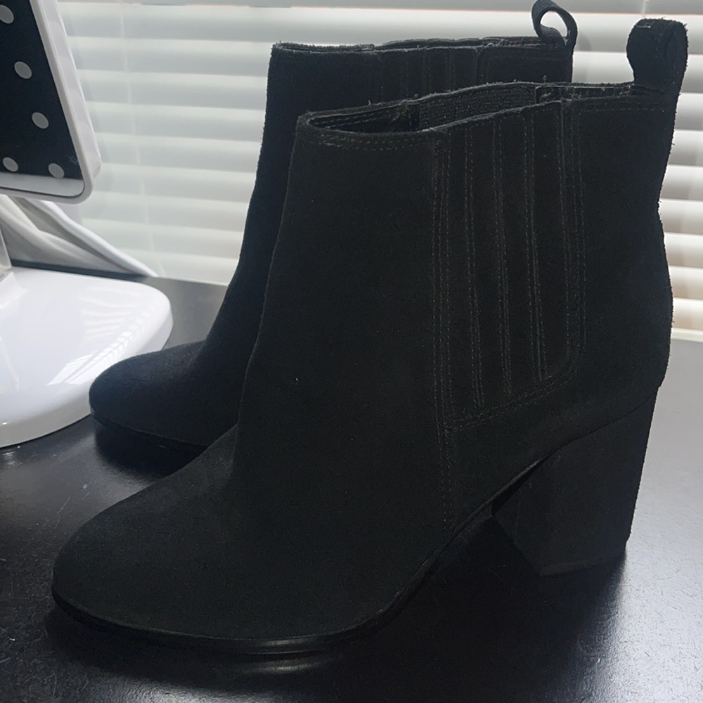 🆕 saks fifth avenue - black suede booties
